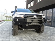 Přední pevnostní nárazník bez bullbaru Toyota Hilux Revo (16-)